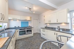 Kitchen/Breakfast Room- click for photo gallery